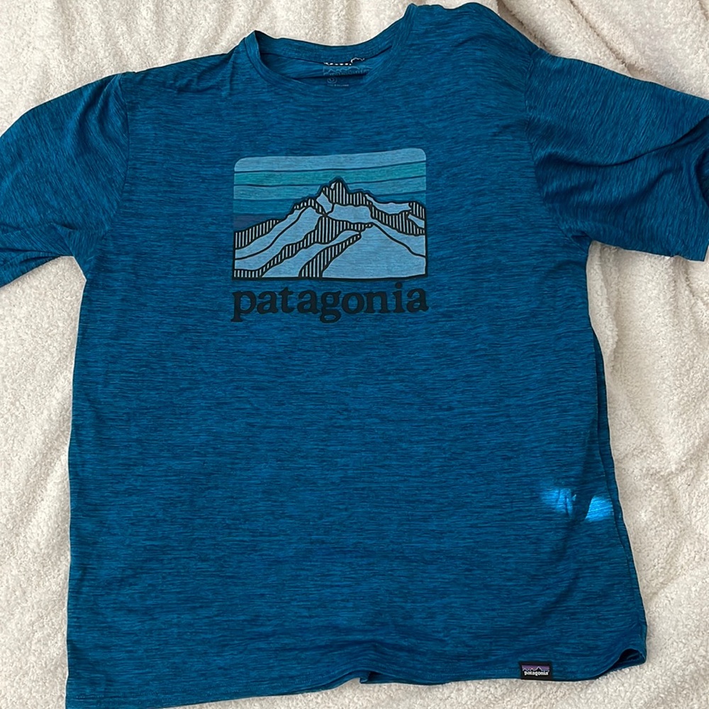 Women’s Patagonia dri fit shirt